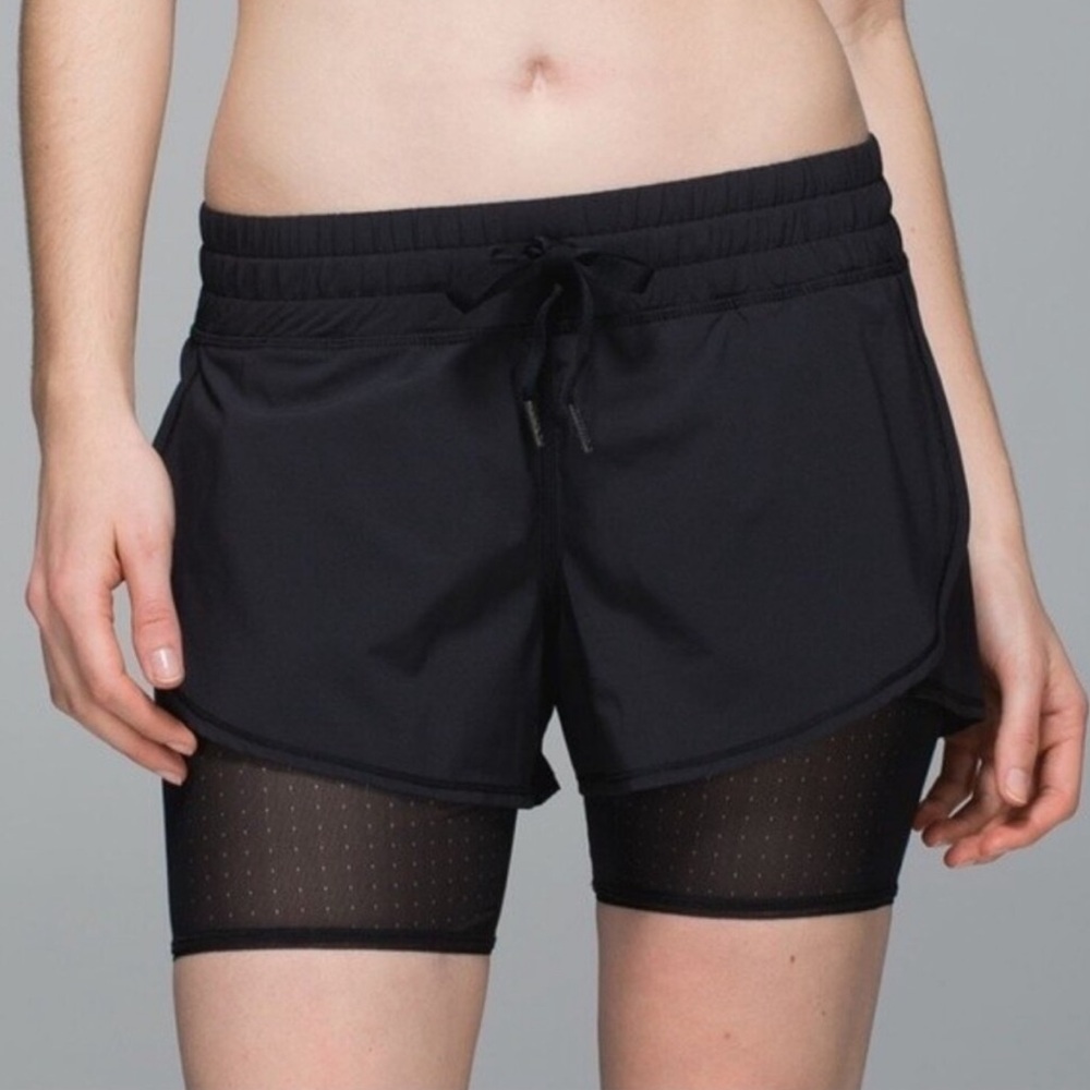LULULEMON Hot to Street Shorts